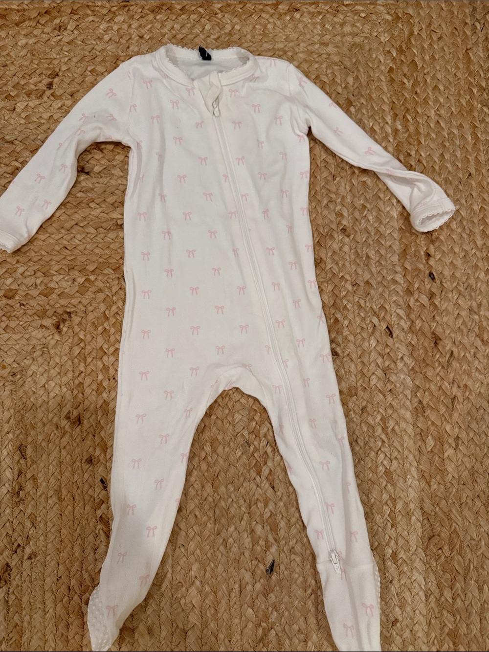 Kyte BABY White Footed One-Piece with Pink Bow Print